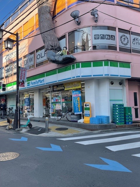 コンビニ　ファミリーマート太子堂三丁目店（コンビニ）まで351m