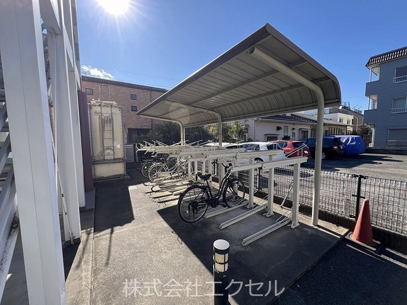 その他共有部分　屋根付きの駐輪場です。