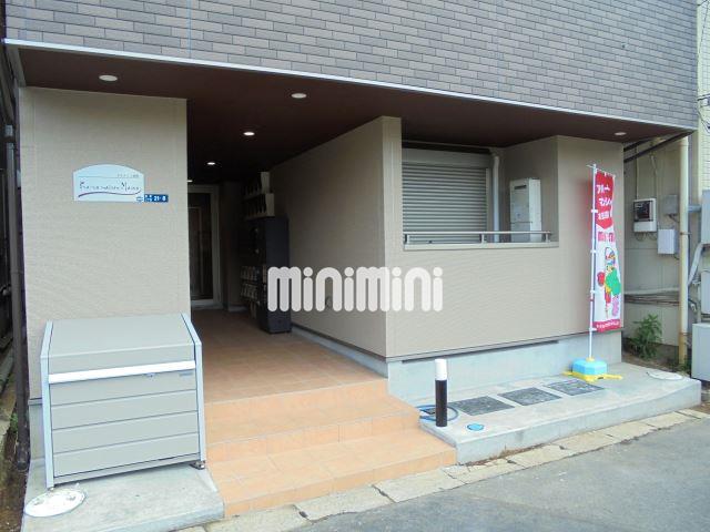 エントランス　建物入口、、、敷地内にごみ置場あります。。。