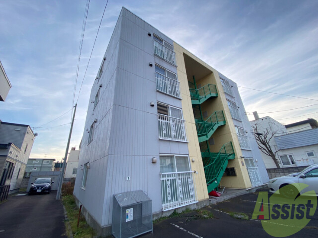 札幌市中央区南二十条西のマンションの建物外観
