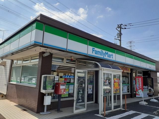コンビニ　ファミリーマート（コンビニ）まで600m