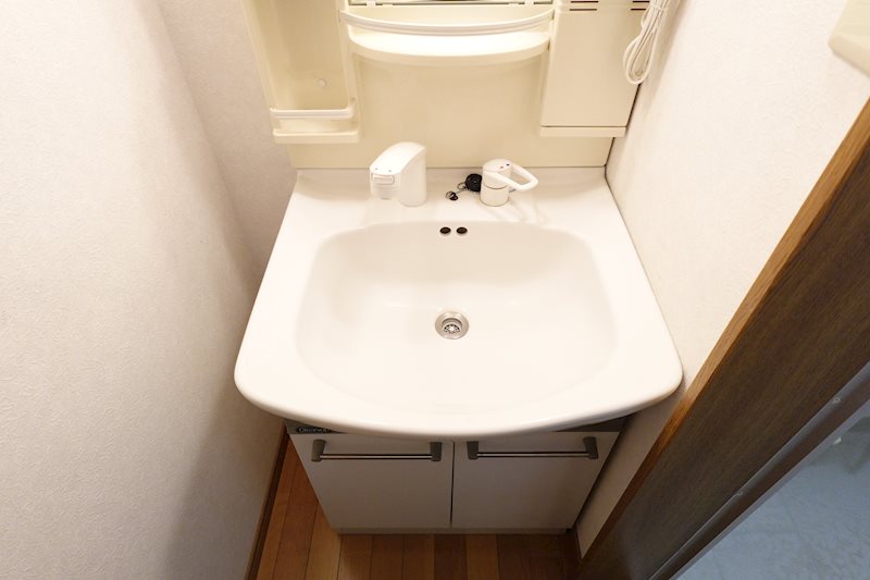 【プレメゾン５上野の洗面設備】