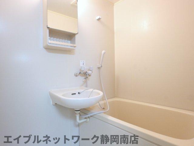 バス・シャワールーム　お風呂で日々の疲れを落としましょう