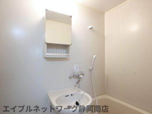 洗面設備　スペースが確保できる洗面所です