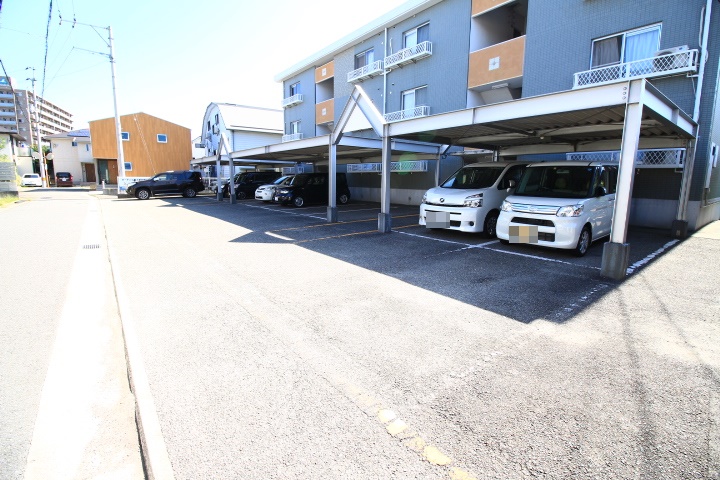 駐車場　縦列2台5000円です