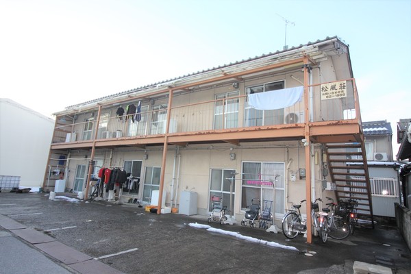 建物外観　閑静な住宅街