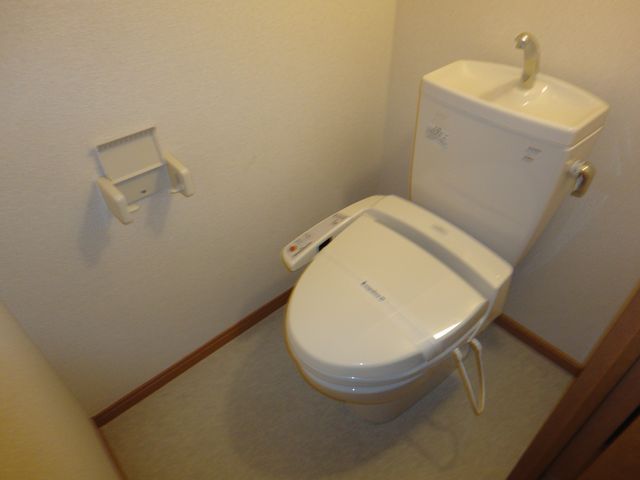 トイレ　★温水洗浄機能付き便座！★