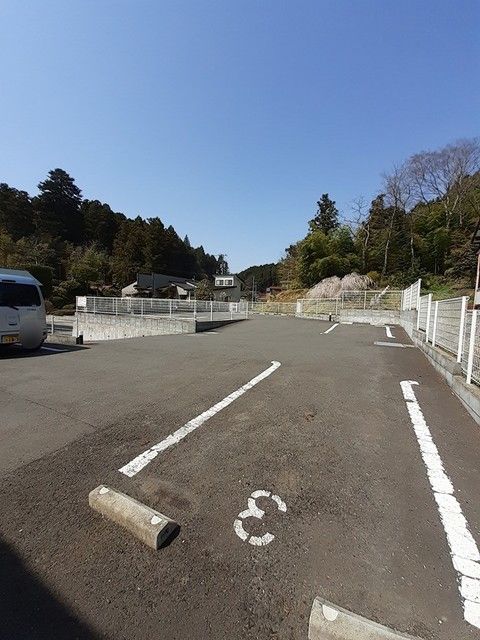 【遠田郡涌谷町涌谷のアパートの駐車場】