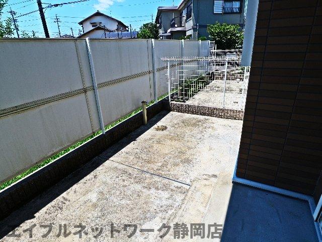 【静岡市葵区上足洗のアパートのバルコニー】