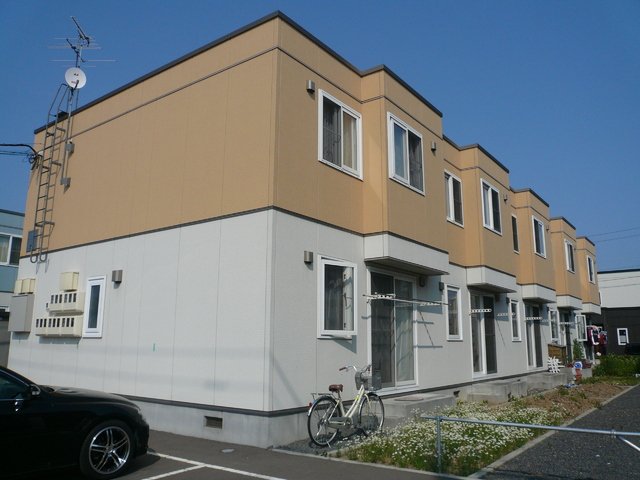 札幌市東区東雁来九条のアパートの建物外観