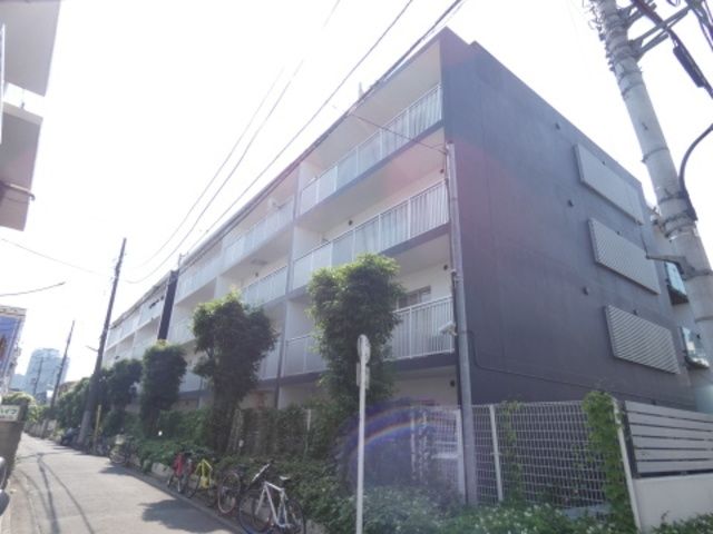 【レジディア北新宿の建物外観】