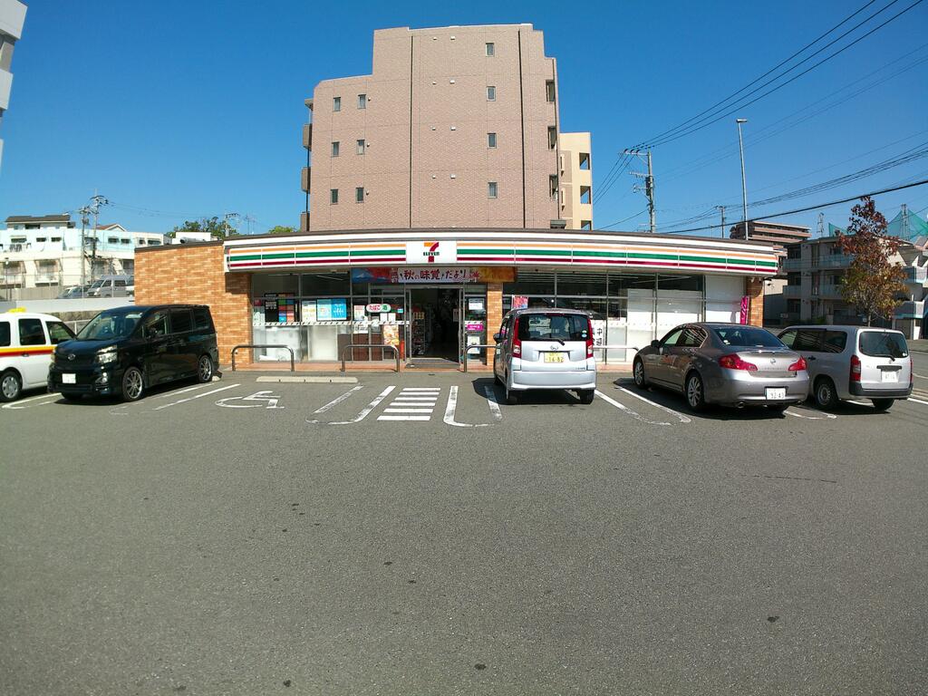 コンビニ　セブンイレブン福岡七隈7丁目店（コンビニ）まで262m
