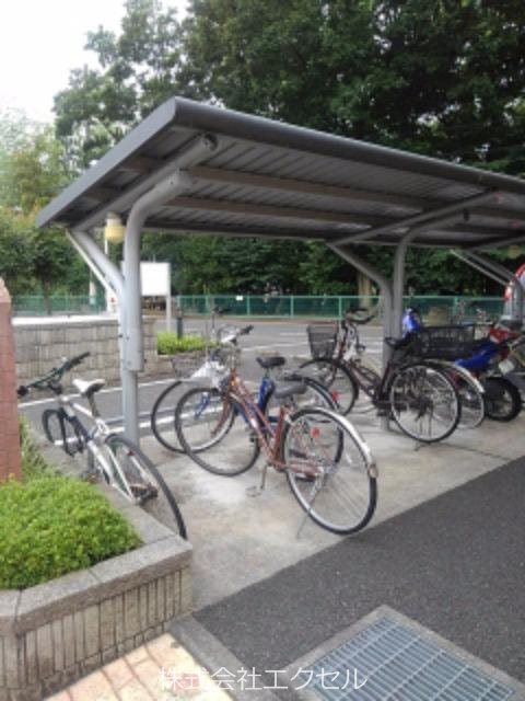 その他共有部分　屋根付きの駐輪場です。