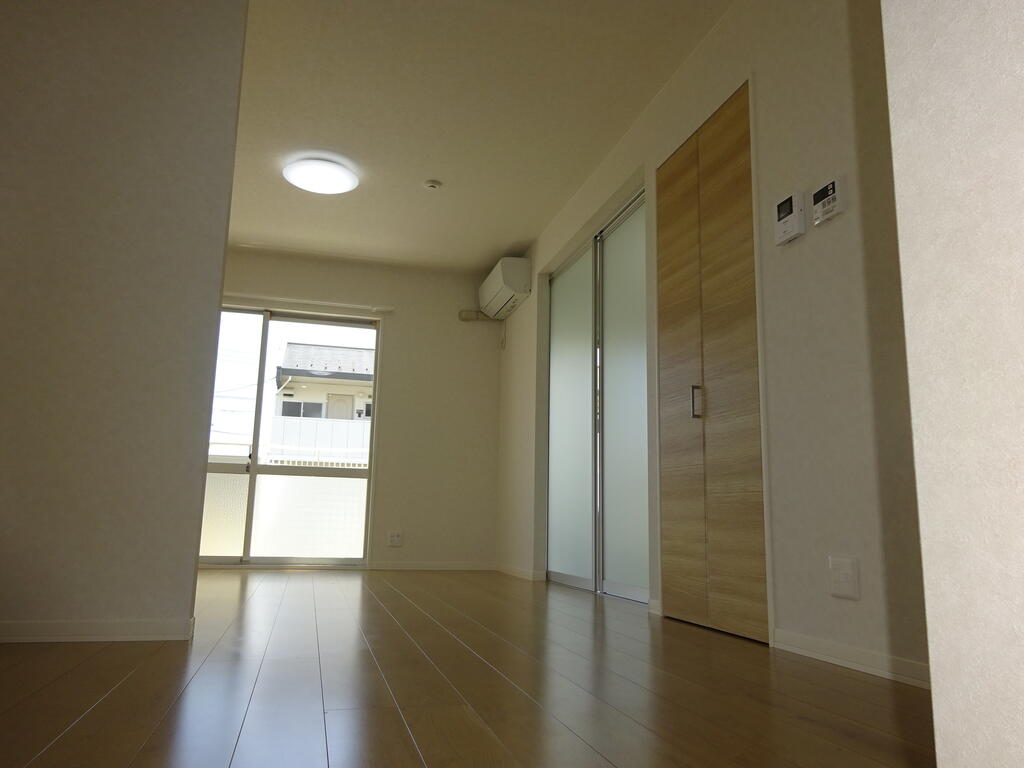 その他　キッチンから居室