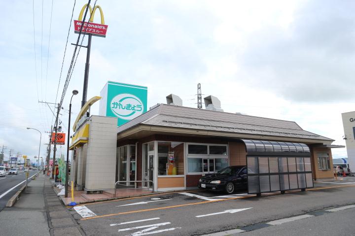 飲食店　マクドナルド秋田仁井田店（飲食店）まで608m