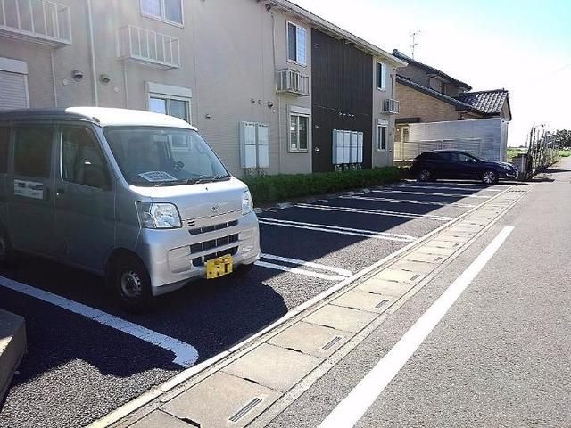 【オメガの駐車場】