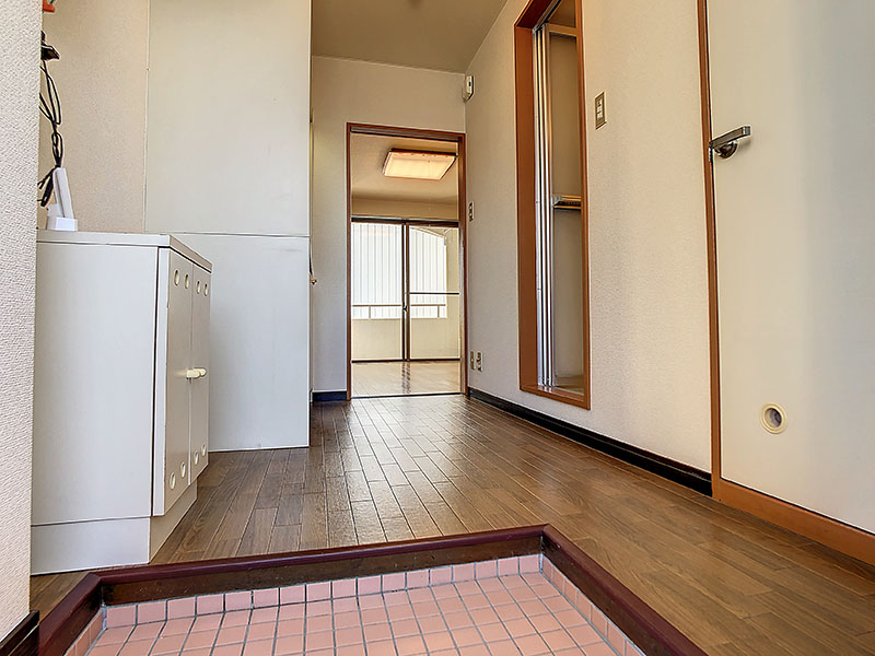 玄関　※別のお部屋の写真です