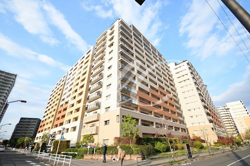 【足立区西新井栄町のマンションの建物外観】