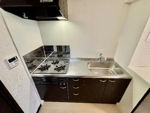 キッチン　現状優先。設置は現地と異なる可能性があります。