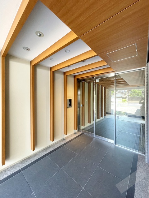 エントランス　オートロック付きで部外者シャットアウト♪