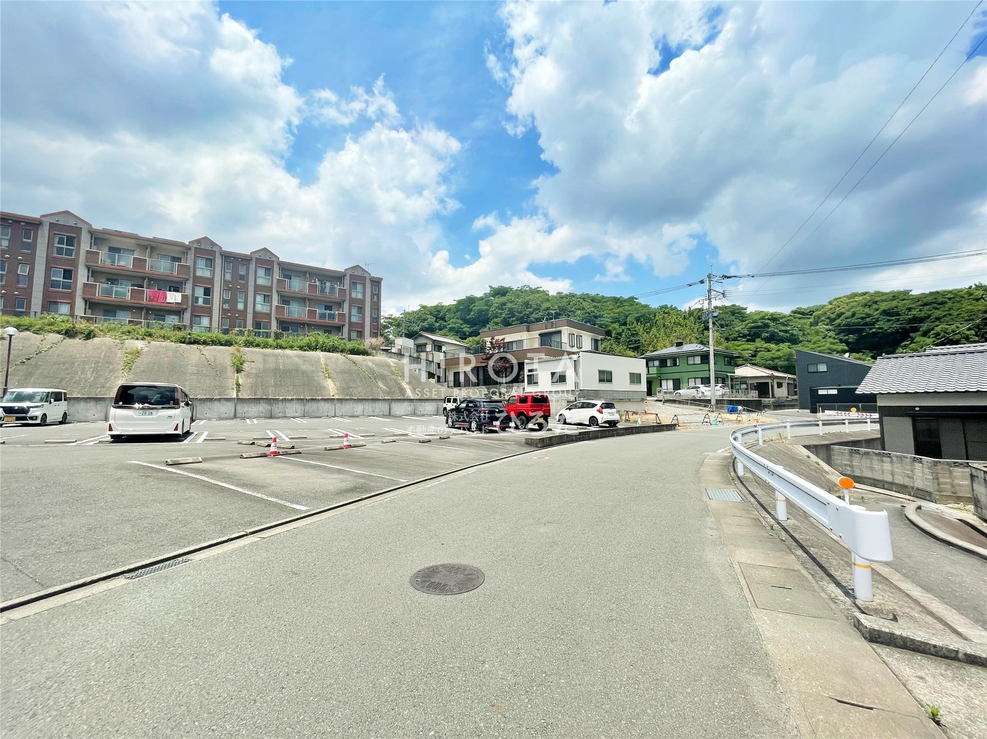 【北九州市八幡西区香月西のマンションの駐車場】