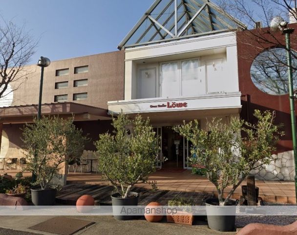 飲食店　菓子工房ルーヴ　空港通り店（飲食店）まで301m