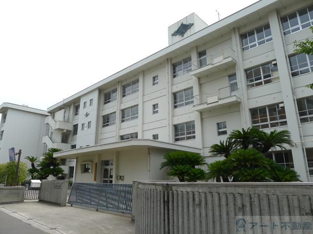 小学校　新玉小学校（小学校）まで999m