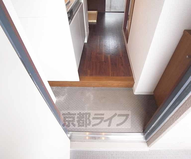 【京都市伏見区深草フケノ内町のマンションの玄関】