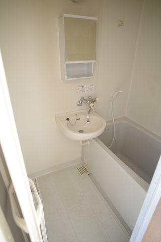 バス・シャワールーム　もちろんトイレとお風呂は別々に。