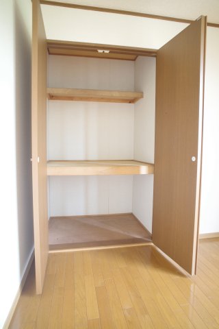 収納　収納スペースは棚型。