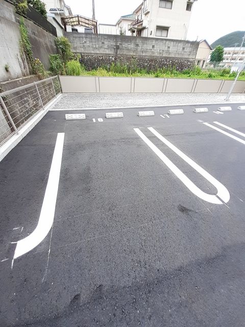 【シオン伊部Ａの駐車場】