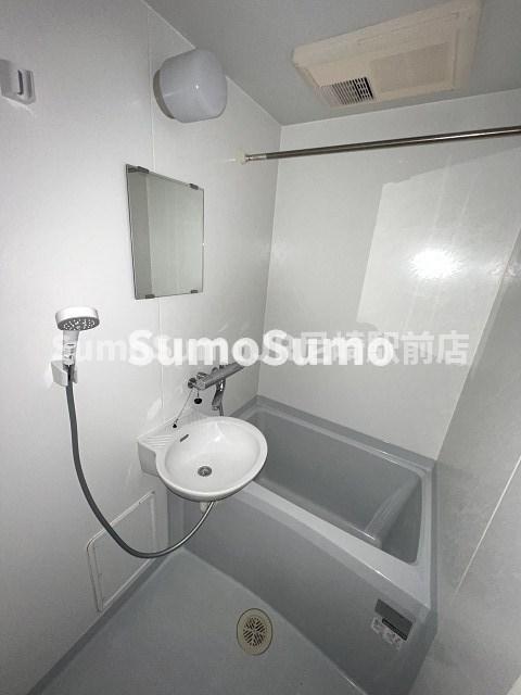 バス・シャワールーム　コンパクトで使いやすいお風呂です