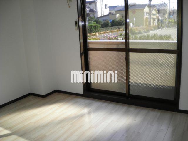 居室・リビング　日当たりいいですよ