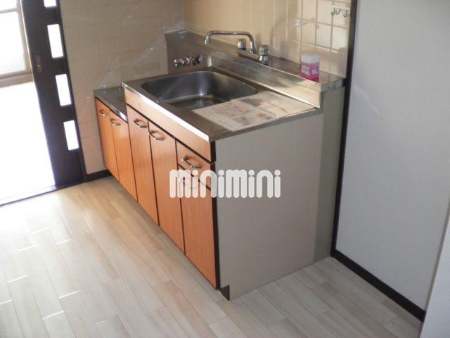 キッチン　冷蔵庫置くスペースもありますね