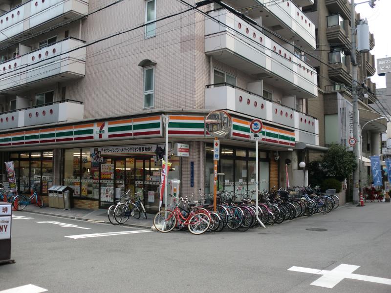 コンビニ　セブンイレブン 大阪日本橋1丁目店（コンビニ）まで235m
