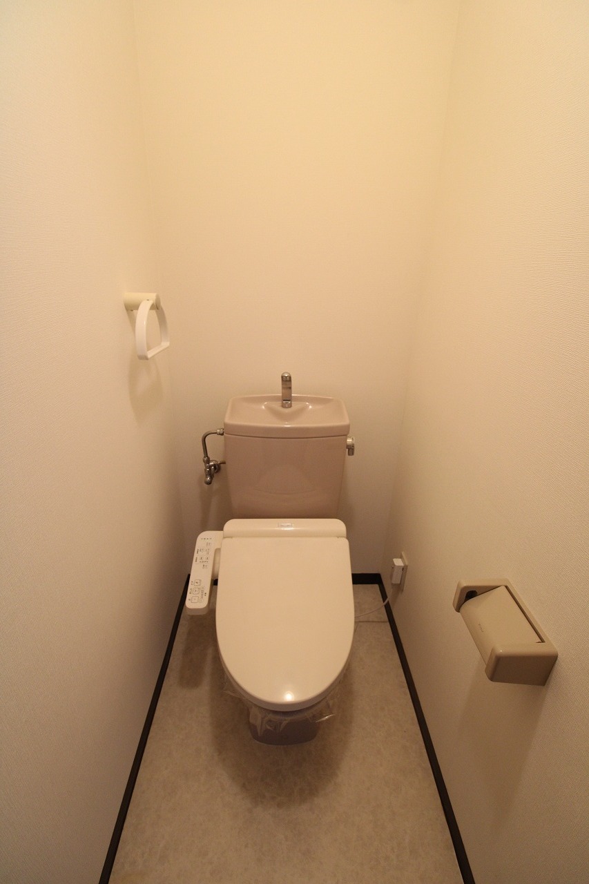 トイレ　※同物件、別部屋になります。