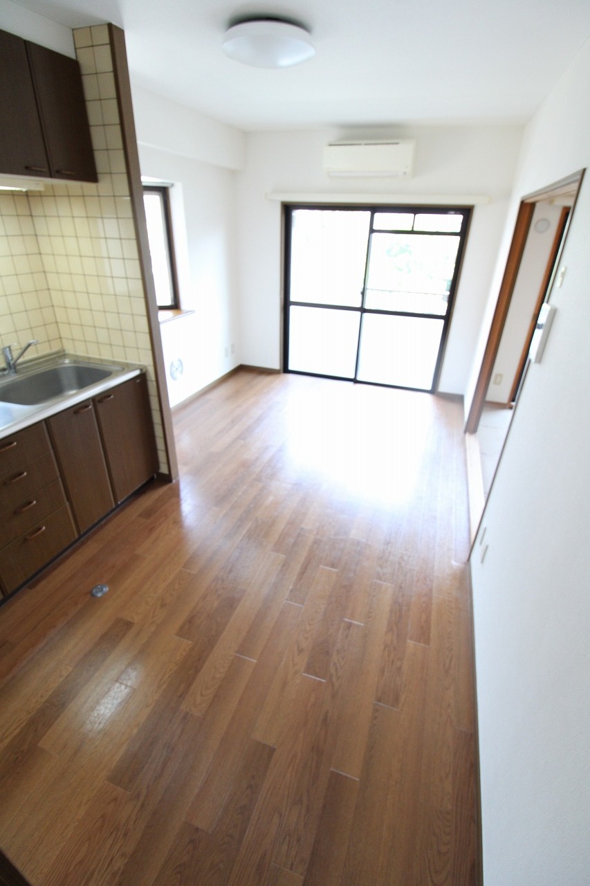 居室・リビング　※同物件、別部屋になります。