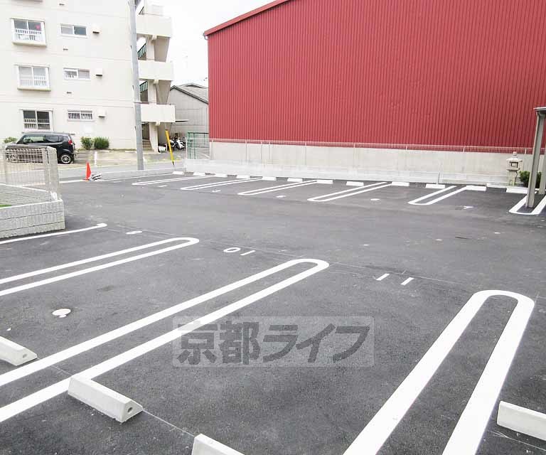 【京都市山科区大宅関生町のアパートの駐車場】