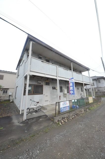 八王子市諏訪町のアパートの建物外観