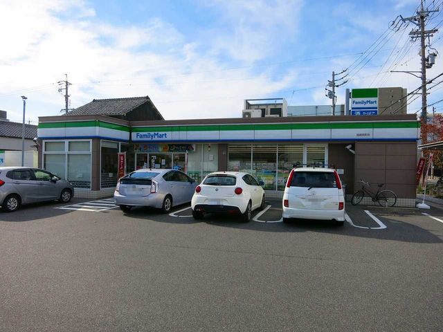 コンビニ　ファミリーマート 岡崎両町店（コンビニ）まで800m