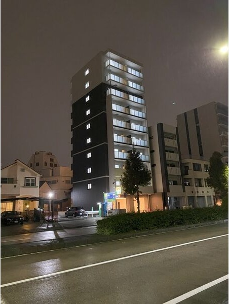 【名古屋市熱田区伝馬のマンションの建物外観】