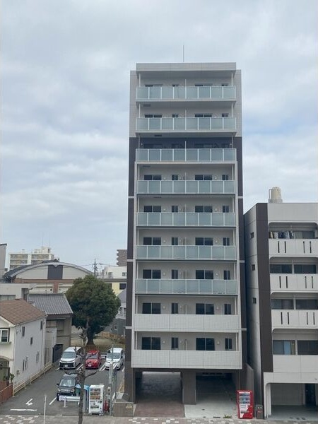 【名古屋市熱田区伝馬のマンションの建物外観】