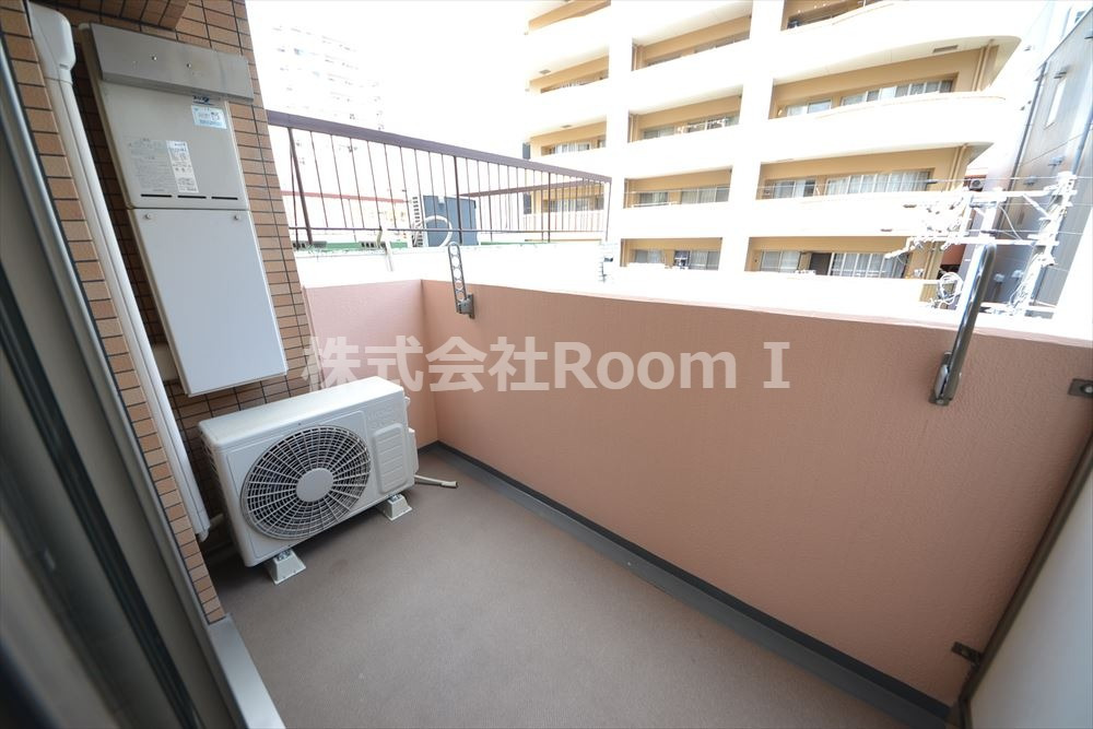 バルコニー　暖かな日差しのふりそそぐバルコニー