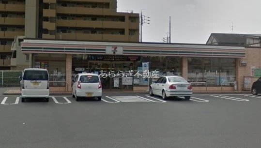 コンビニ　セブンイレブン浜松飯田町店（コンビニ）まで558m
