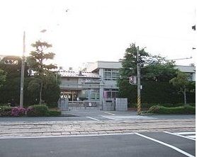 中学校　江波中学校（中学校）まで400m