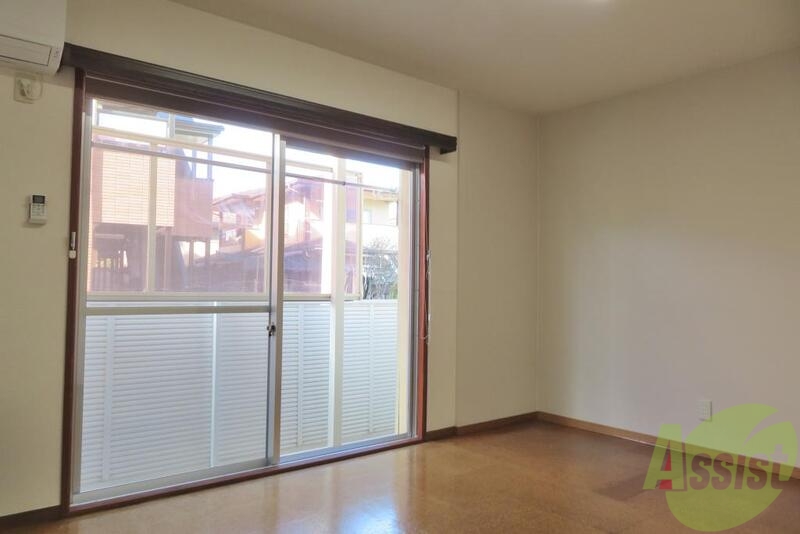 居室・リビング　８畳のお部屋で、フローリング、日当たりも良さそうです。