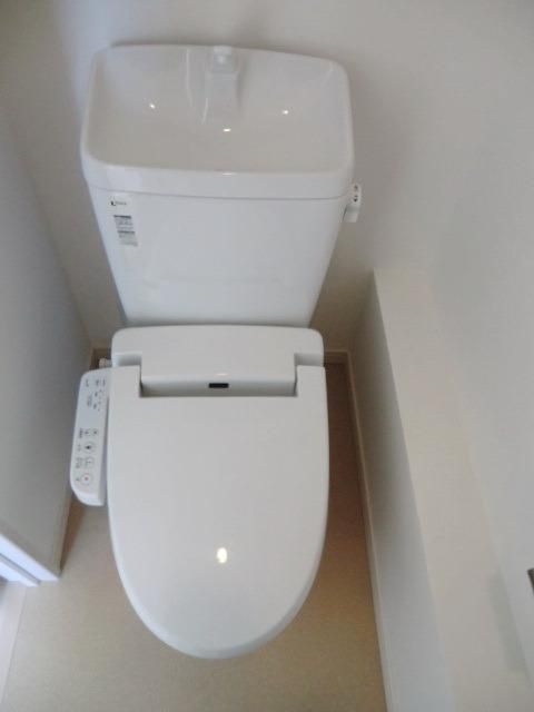 トイレ　洗浄便座です
