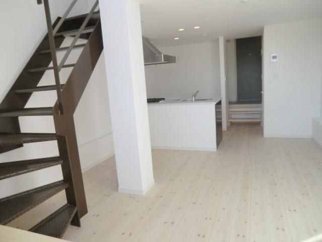 居室・リビング　明るいリビング