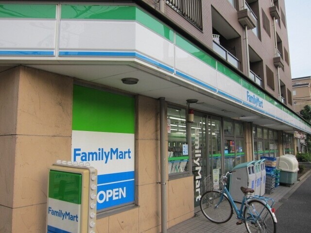 コンビニ　ファミリーマート志村駅前通り店（コンビニ）まで865m