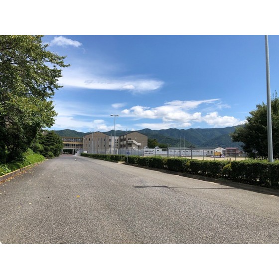 中学校　千曲市立屋代中学校（中学校）まで996m